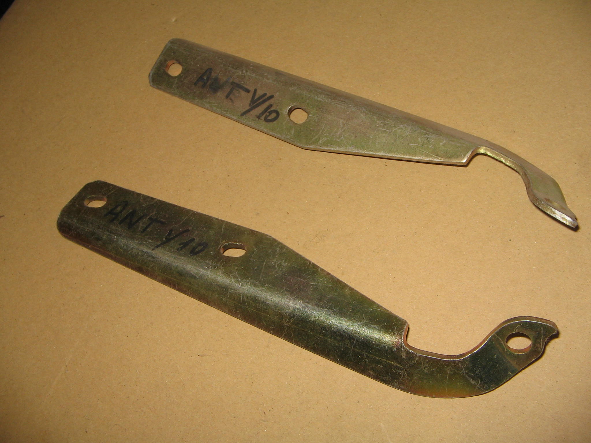 Y 10 CERNIERE COFANO DX SX N.1611